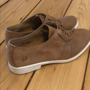 Born leather shoes size 8.5.